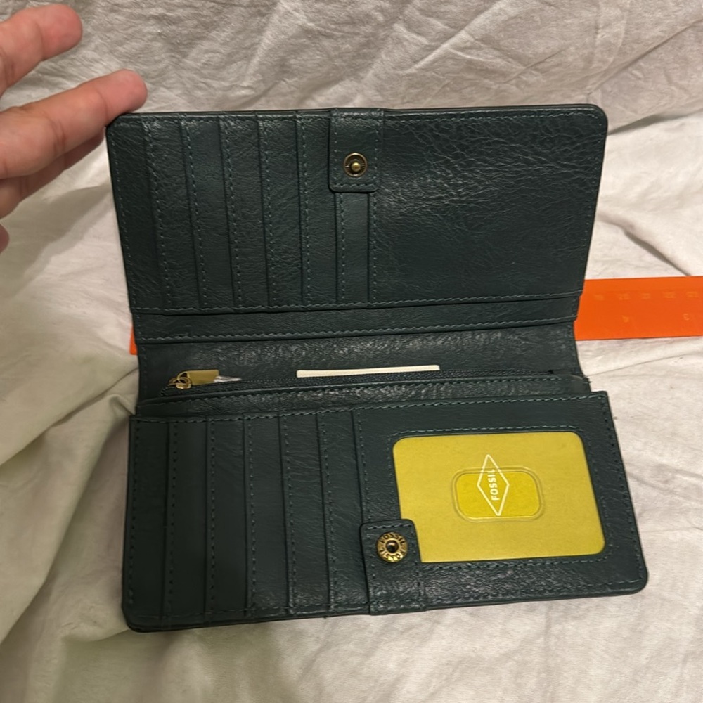 Fossil Croc-Embossed Wallet with Gold Accent - Picture 2 of 5